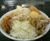 「弟子の汁なし（野菜・アブラ）750円+豚まし250円」@三代目 豚の親方! 総本店の写真