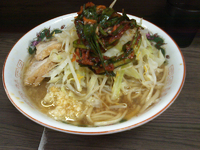 「小ラーメン+ニラキムチ（650円+80円）」@ラーメン二郎 横浜関内店の写真