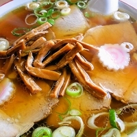 「焼豚手打ち中華そば」@萬来軒の写真