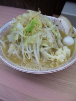 「ミニラーメン（ニンニクカラメ）」@魔人豚の写真