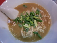 「かけそば+替玉（バリカタ）+まぜ玉」@笑堂の写真