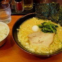 「ラーメン（麺カタメ・濃味）+ライス（サービス）」@濃厚とんこつラーメン 川口家の写真
