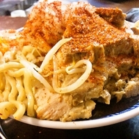 「あかそばカレー+小豚 800円+150円=950円」@匠神角ふじ 柏店の写真