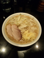 「ラーメンヤサイスコシオオメニンニクマシマシ【100円】」@らーめん大 五反田店の写真