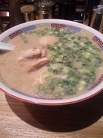 「SHIROMARU BASE 【700円】、味玉+ねぎ増し【クー」@一風堂 大森店の写真