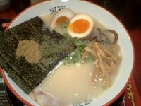 「特製塩とんこつラーメン 850円」@とんこつラーメン博多風龍 神田北口店の写真