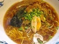 「牛すじラーメン（鶏がらスープ）（950円）」@まぼろし軒の写真