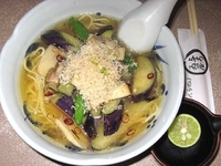 「秋なすとジャコの塩らーめん 850円」@与ろゐ屋の写真