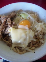 「まぜそば+チーズ（&ニンニク）」@ジャンクガレッジ 東大宮店の写真