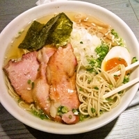 「煮干蕎麦（塩/細麺）+大盛+チャーシュー1枚（炭/炙り） 730」@喜乃壺の写真