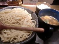 「つけ麺400g（4番）1100円」@味噌らーめん みつか坊主 大阪空港本店の写真