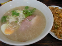 「特旨しお 半キムチチャーハン」@らーめん屋 ヤベツの写真