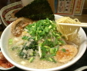 「豚骨醤油ラーメン650円+瓶ビール600円」@丸直の写真