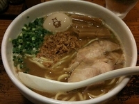 「赤鶏ラーメン大盛り800円 +味玉100円」@鶏の穴の写真