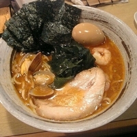 「魚介醤油ラーメン（中太麺）+味玉」@麺屋 優創の写真