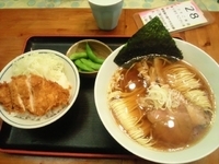 「Aランチ（中華そば+チキンカツごはん+枝豆） 880円」@麺や食堂 本店の写真