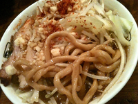 「大めん（ニンニク・トウガラシ）（700円）」@らぁめん大山 神田店の写真