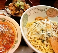 「赤つけ麺+賄い丼（890円+80円）」@もつの屋の写真