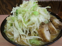 「大ラーメン+ヤサイニンニク」@魔人豚の写真