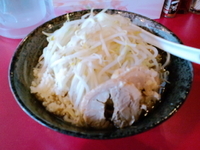 「ラーメン（小）200g ヤサイちょっと増しニンニク 650円」@麺や 唯桜の写真