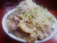 「小ラーメンW豚入り（野菜・ニンニク・アブラ）」@ラーメン二郎 目黒店の写真