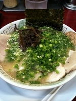 「ネギちゃーしゅうめん[はりがね]（1000円）+替え玉[はりがね」@博多長浜らーめん 楓神の写真