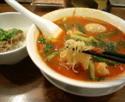 「太陽のBランチ（太陽のラーメン+鶏めし）880円+ランチ味玉50」@太陽のトマト麺 四谷2丁目店の写真