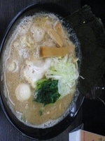 「豚骨醤油ラーメン690 カタメコイメオオメ 無料小ライス」@豪快家 大山店の写真