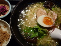 「軍鶏白湯塩ラーメン（800円）」@瓦の写真