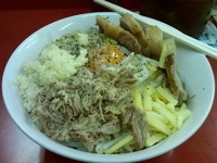 「汁無し（チーズ少なめ）+豚増し+ニンニクヤサイアブラ」@らーめん豚喜の写真