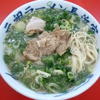 「ラーメン（ネギ多め） 400円+替え玉（カタ） 100円」@元祖ラーメン長浜家の写真