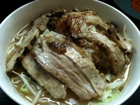 「醤五郎ラーメン[醤油 小]（650円）+肉増し（200円）+野菜」@醤五郎の写真