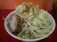 「らーめん中300g ニンニクヤサイ ￥700」@モッコリ豚の写真