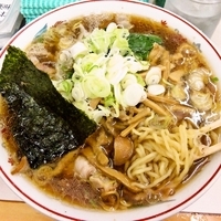 「青島チャーシュー（大盛/麺カタメ）+メンマ+茹でほうれん草+薬味」@青島食堂 秋葉原店の写真