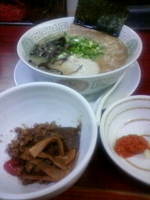 「ラーメン+魚辛そぼろ+替え玉2回+ミニカレー2杯」@博多長浜らーめん 楓神の写真