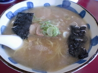 「ラーメン 500円」@がんこや かるがんラーメン 千代田本店の写真