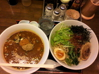 「辛つけ麺（極太麺）￥830 大盛（360g）￥120」@丸直の写真