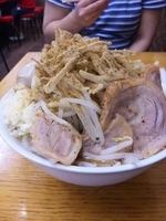 「ラーメンlight小500円子豚150円魚粉50円 ヤサイ+ニン」@ドン-キタモトの写真