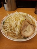 「ラーメン（二郎インスパイア）ヤサイオオメ【700円】」@だいこく製麺の写真