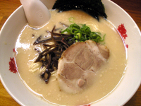 「とんこつラーメン（500円）」@博多風龍 高田馬場店の写真