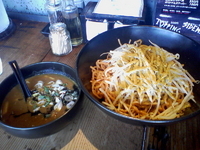 「黒カレーつけ麺、唐辛子麺（限定）、大盛」@jun-pey ra-men 成瀬本店の写真