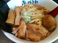 「ラーメン（大盛無料）（600円）+味玉（100円）」@喜家 ともえ軒 大森本店の写真