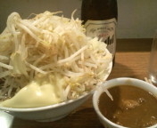 「小ラーメン（野菜・ニンニク）550円+豚券100円+カレールー1」@らーめん こじろう526 日暮里店の写真