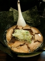 「チャーシュー麺[大盛]（850円）+のり（100円）」@ラーメン長山の写真