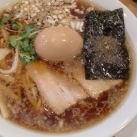 「醤油らーめん + 半熟味付玉子」@らーめん雅ノ屋の写真