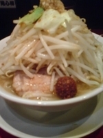 「ラーメン（ヤサイ、ニンニク少なめ、辛玉）」@用心棒の写真