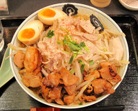 「ラーメン（小）+味付け玉子+鶏ちゃーしゅー」@らーめん 七琉門の写真