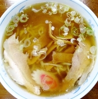 「ラーメン + 無料クーポンでウーロン茶」@まるQの写真