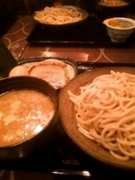 「得もりつけめん 950円（中盛 450g）（氷締め）」@三ツ矢堂製麺 明大前店の写真