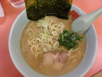 「醤油ラーメン 590円」@ラーメン山岡家 牛久店の写真